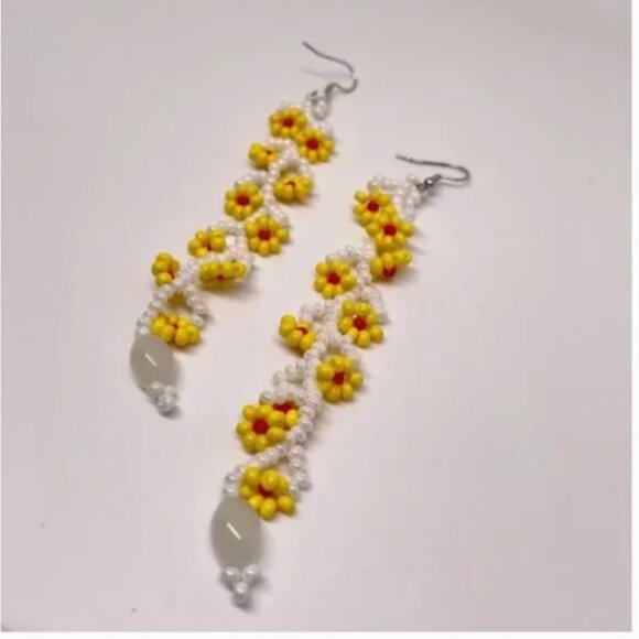 Jewelry - ⭐❤️ FREE Daisy Beaded Flower Drop Boho Peasant hipster Hippie Chic Farm Earrings